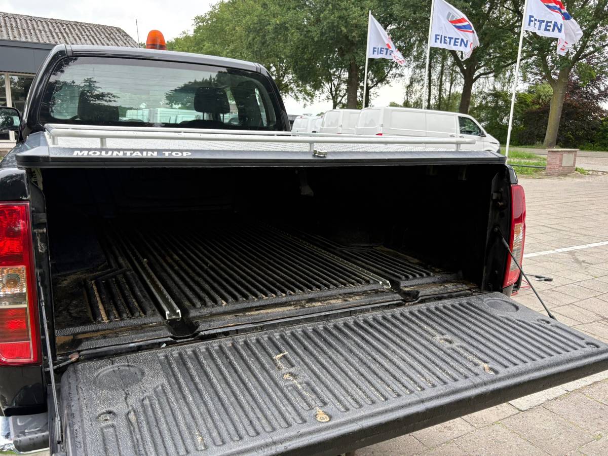 Nissan Navara Nissan Navara 2.5 dCi SE King Cab AIRCO, Trekhaak 3000 KG, cruise control *EXPORT* Volkswagen Amarok, Toyota Hilux, Ford Ranger,