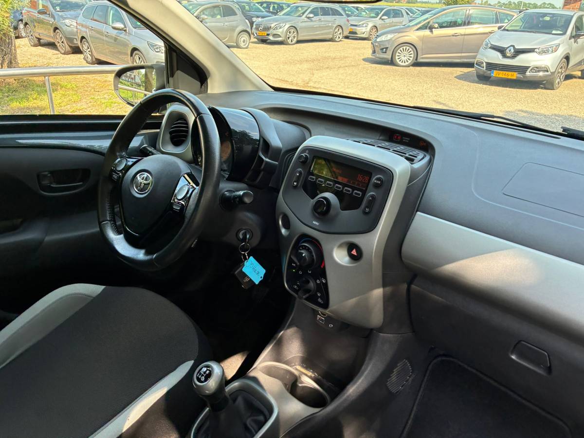 Toyota Aygo Toyota Aygo 1.0 VVT-i x-play | 5-Deurs + Airco nu € 6.750,-!!!