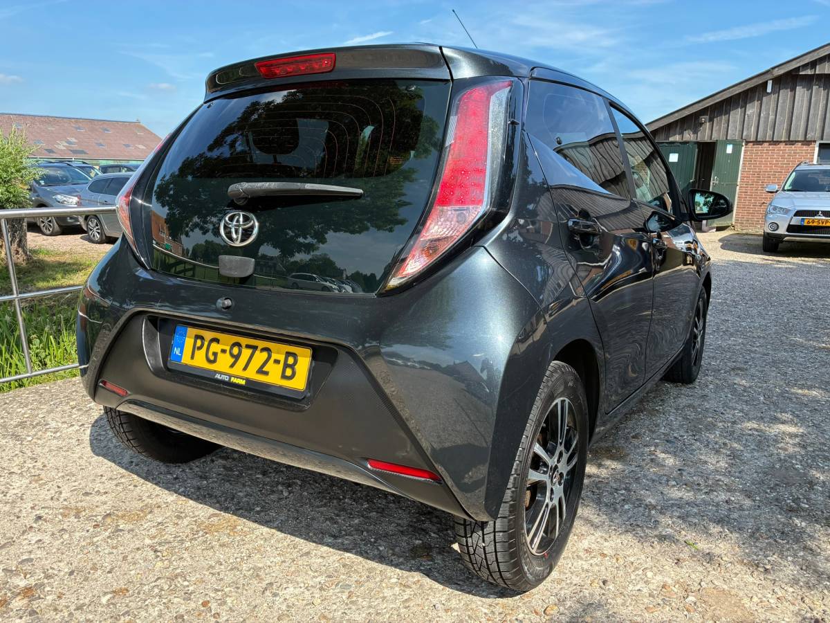 Toyota Aygo Toyota Aygo 1.0 VVT-i x-play | 5-Deurs + Airco nu € 6.750,-!!!