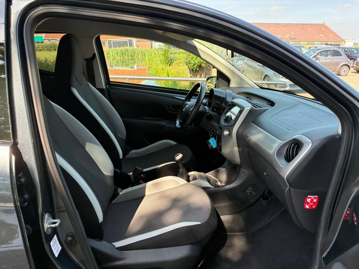 Toyota Aygo Toyota Aygo 1.0 VVT-i x-play | 5-Deurs + Airco nu € 6.750,-!!!