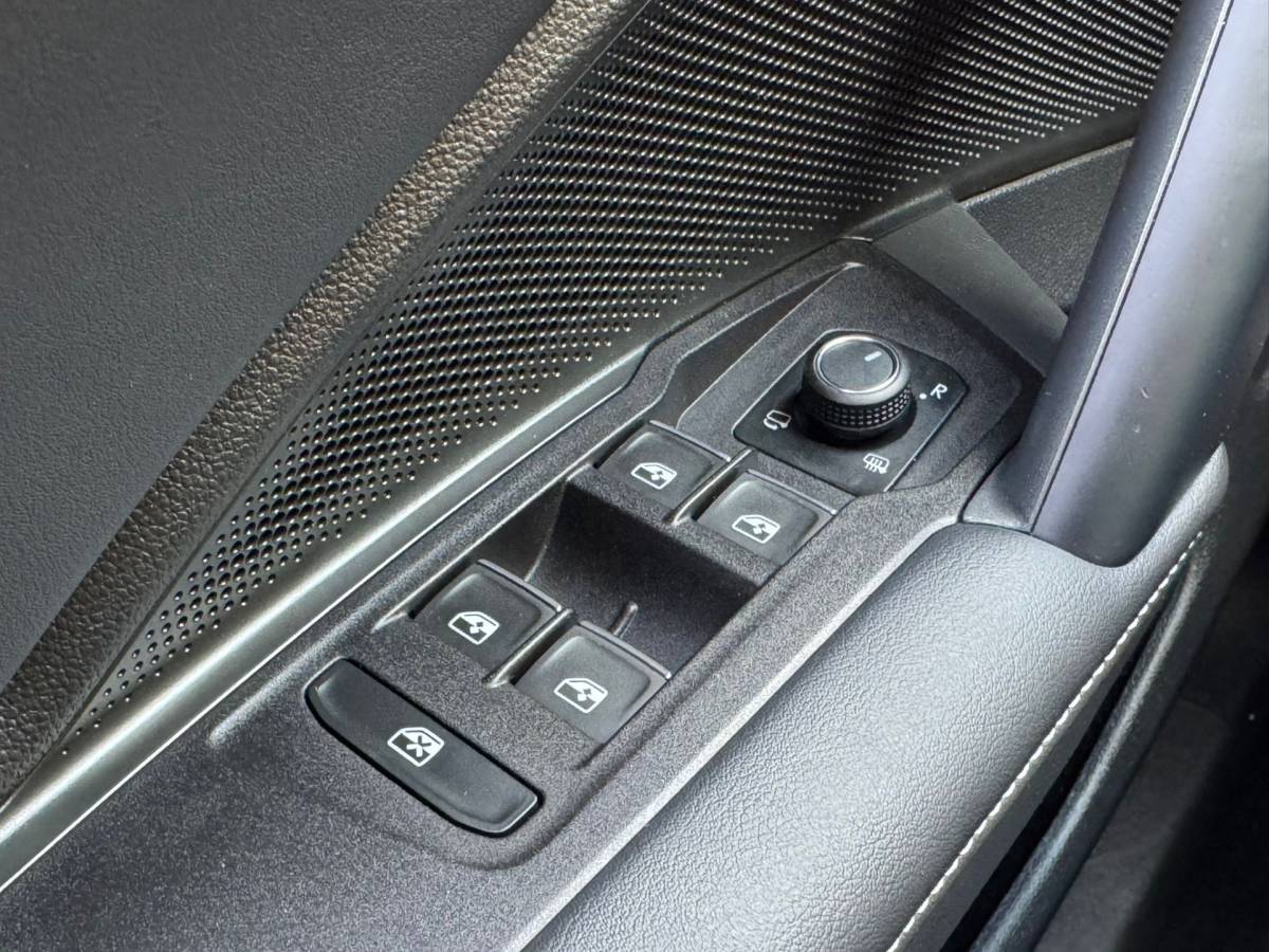 Volkswagen Tiguan Volkswagen Tiguan 1.5 eTSI DSG LIFE GOAL 360CAMERA/TREKHAAK/NAVI/SFEERVERL