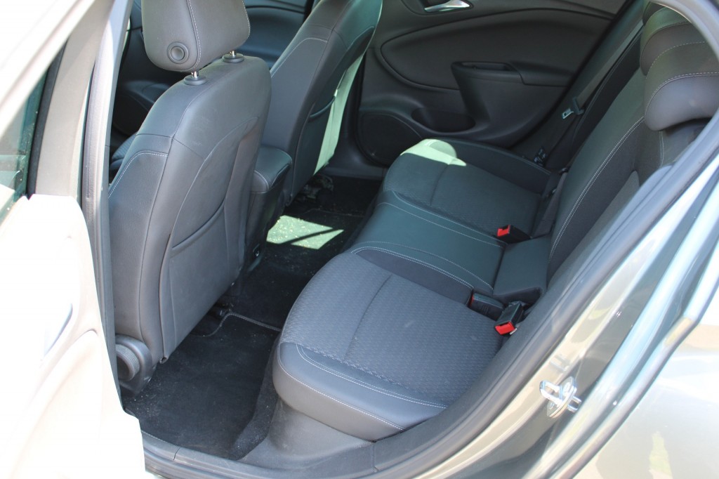 Opel Astra Opel Astra 1.4 Innovation 150pk. ECC/cruise/navi/radioDAB/PDC/camera/trekhaak