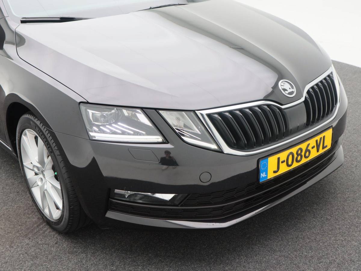 Škoda Octavia Škoda Octavia Combi 1.0 TSi 115 Pk Business Edition Plus | Camera | Stoel verwarming | Full LED | Navigatie | Cruise Control | Climatronic | 17 Inch | 142.689 Km !!