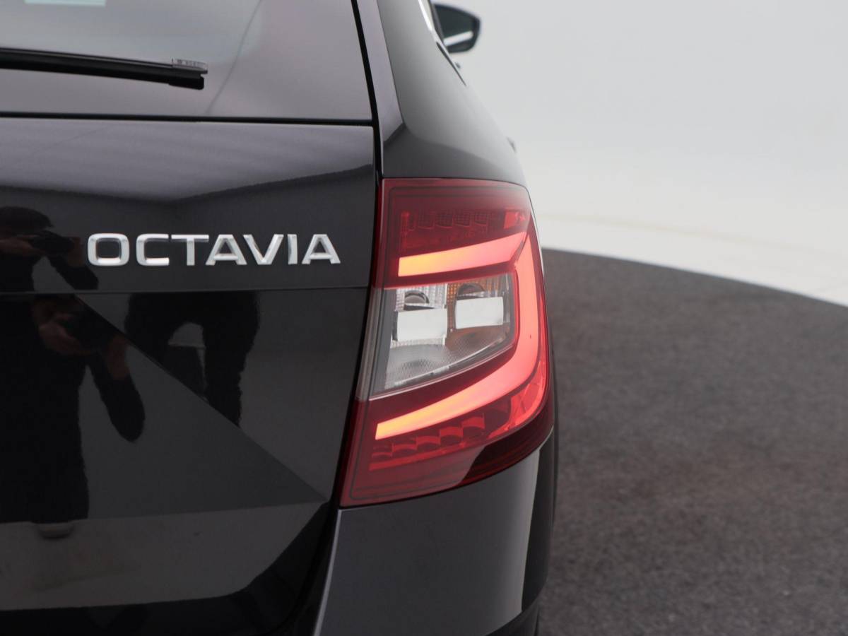 Škoda Octavia Škoda Octavia Combi 1.0 TSi 115 Pk Business Edition Plus | Camera | Stoel verwarming | Full LED | Navigatie | Cruise Control | Climatronic | 17 Inch | 142.689 Km !!
