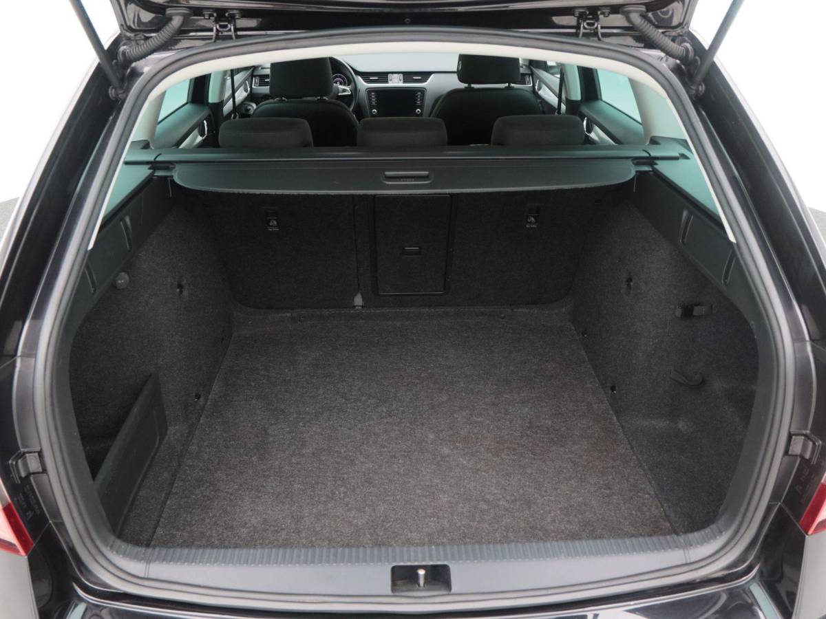 Škoda Octavia Škoda Octavia Combi 1.0 TSi 115 Pk Business Edition Plus | Camera | Stoel verwarming | Full LED | Navigatie | Cruise Control | Climatronic | 17 Inch | 142.689 Km !!