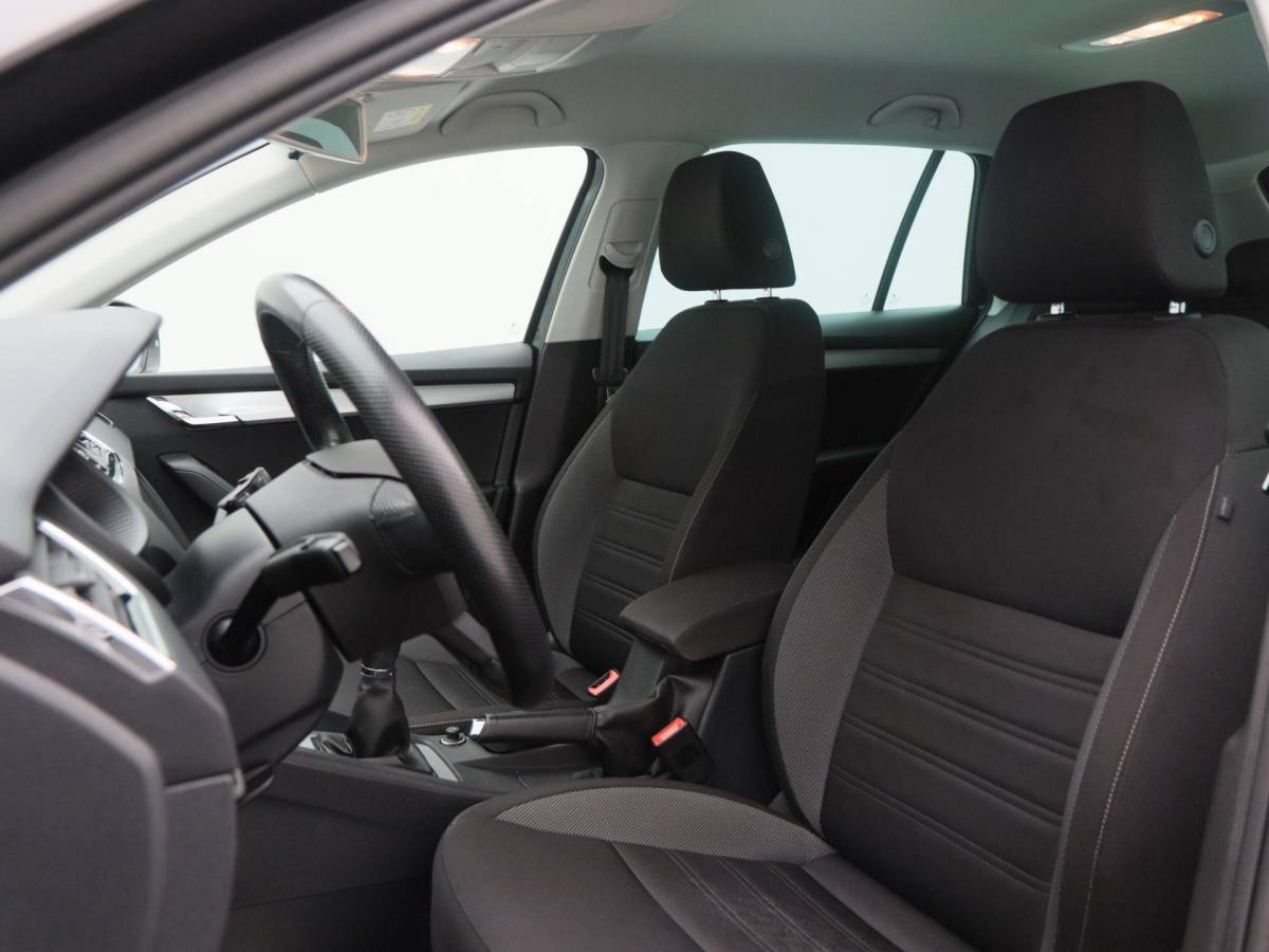 Škoda Octavia Škoda Octavia Combi 1.0 TSi 115 Pk Business Edition Plus | Camera | Stoel verwarming | Full LED | Navigatie | Cruise Control | Climatronic | 17 Inch | 142.689 Km !!
