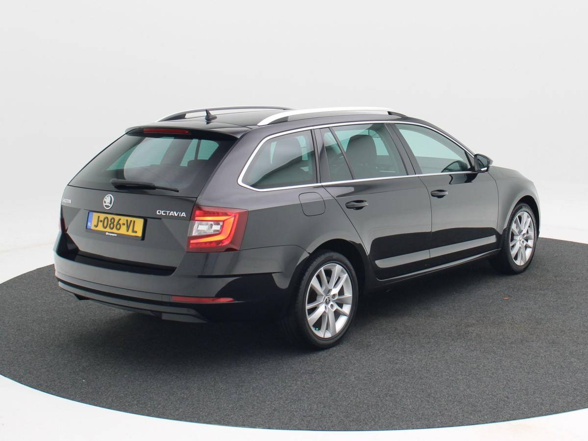 Škoda Octavia Škoda Octavia Combi 1.0 TSi 115 Pk Business Edition Plus | Camera | Stoel verwarming | Full LED | Navigatie | Cruise Control | Climatronic | 17 Inch | 142.689 Km !!