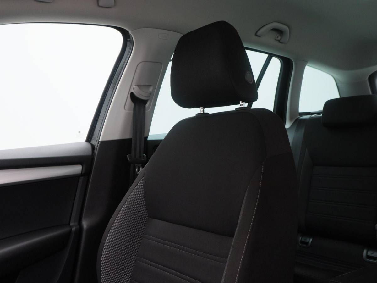 Škoda Octavia Škoda Octavia Combi 1.0 TSi 115 Pk Business Edition Plus | Camera | Stoel verwarming | Full LED | Navigatie | Cruise Control | Climatronic | 17 Inch | 142.689 Km !!