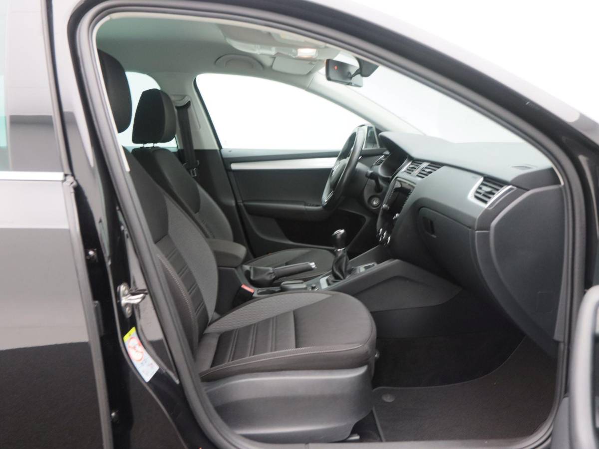 Škoda Octavia Škoda Octavia Combi 1.0 TSi 115 Pk Business Edition Plus | Camera | Stoel verwarming | Full LED | Navigatie | Cruise Control | Climatronic | 17 Inch | 142.689 Km !!