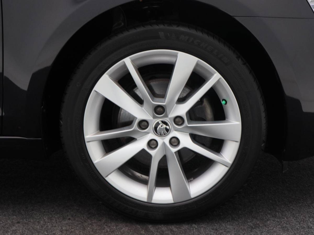 Škoda Octavia Škoda Octavia Combi 1.0 TSi 115 Pk Business Edition Plus | Camera | Stoel verwarming | Full LED | Navigatie | Cruise Control | Climatronic | 17 Inch | 142.689 Km !!