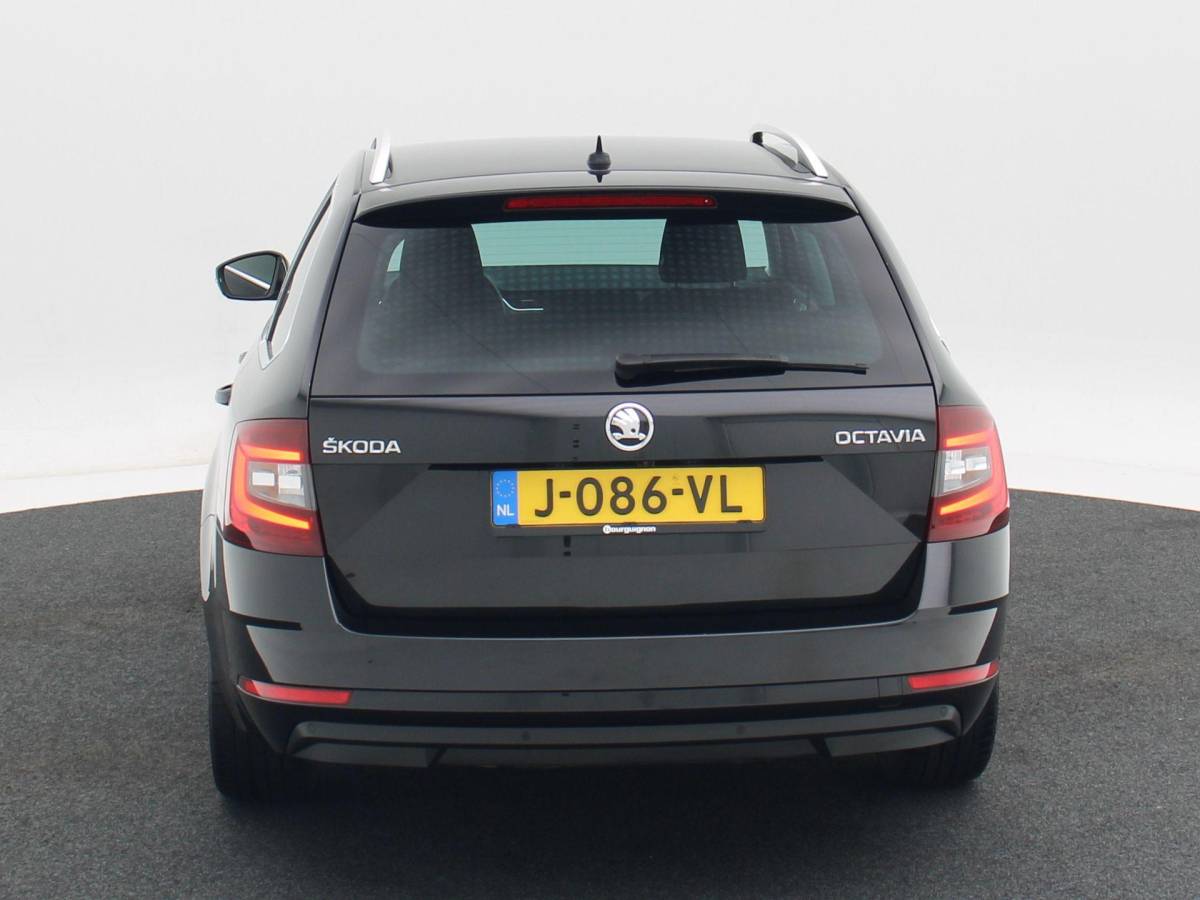 Škoda Octavia Škoda Octavia Combi 1.0 TSi 115 Pk Business Edition Plus | Camera | Stoel verwarming | Full LED | Navigatie | Cruise Control | Climatronic | 17 Inch | 142.689 Km !!