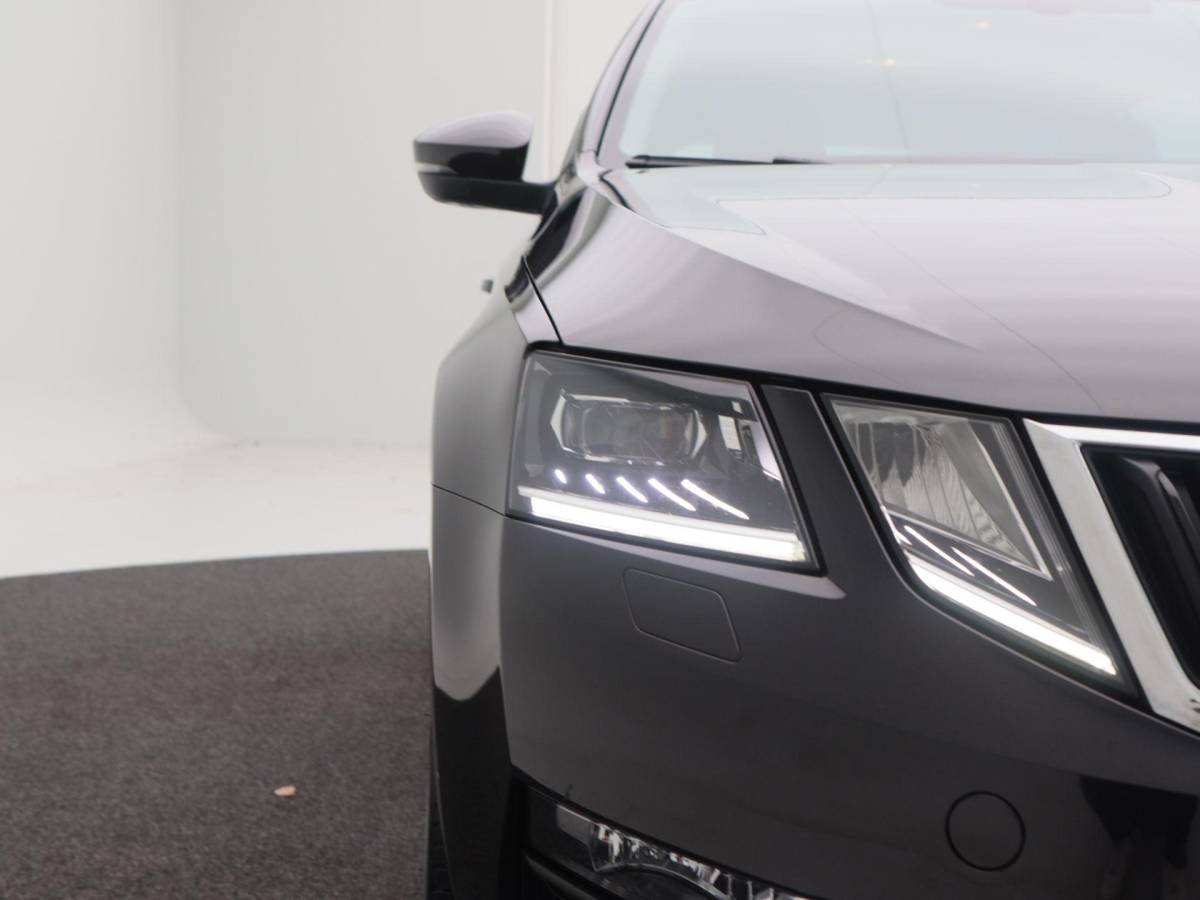 Škoda Octavia Škoda Octavia Combi 1.0 TSi 115 Pk Business Edition Plus | Camera | Stoel verwarming | Full LED | Navigatie | Cruise Control | Climatronic | 17 Inch | 142.689 Km !!