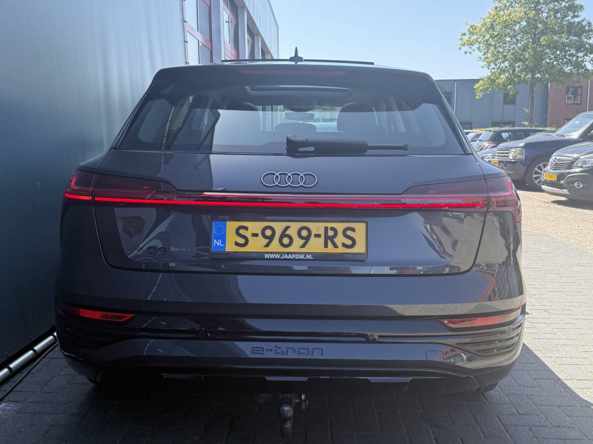 Audi Q8 e-tron Audi Q8 e-tron BWJ 2023 50 quattro340 PK  Edition 95 kWh TREKHAAK | PANO | LEDER | FULL LED | STOELVER. | DAB + | CARPLAY + ANDROID | NAVI | CLIMA | CRUISE | LMV | PDC