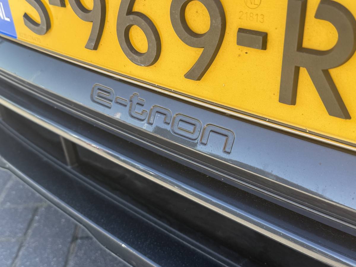 Audi Q8 e-tron Audi Q8 e-tron BWJ 2023 50 quattro340 PK  Edition 95 kWh TREKHAAK | PANO | LEDER | FULL LED | STOELVER. | DAB + | CARPLAY + ANDROID | NAVI | CLIMA | CRUISE | LMV | PDC