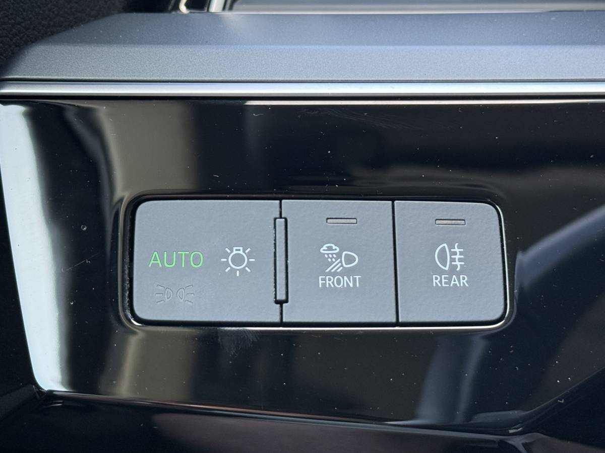 Audi Q8 e-tron Audi Q8 e-tron BWJ 2023 50 quattro340 PK  Edition 95 kWh TREKHAAK | PANO | LEDER | FULL LED | STOELVER. | DAB + | CARPLAY + ANDROID | NAVI | CLIMA | CRUISE | LMV | PDC