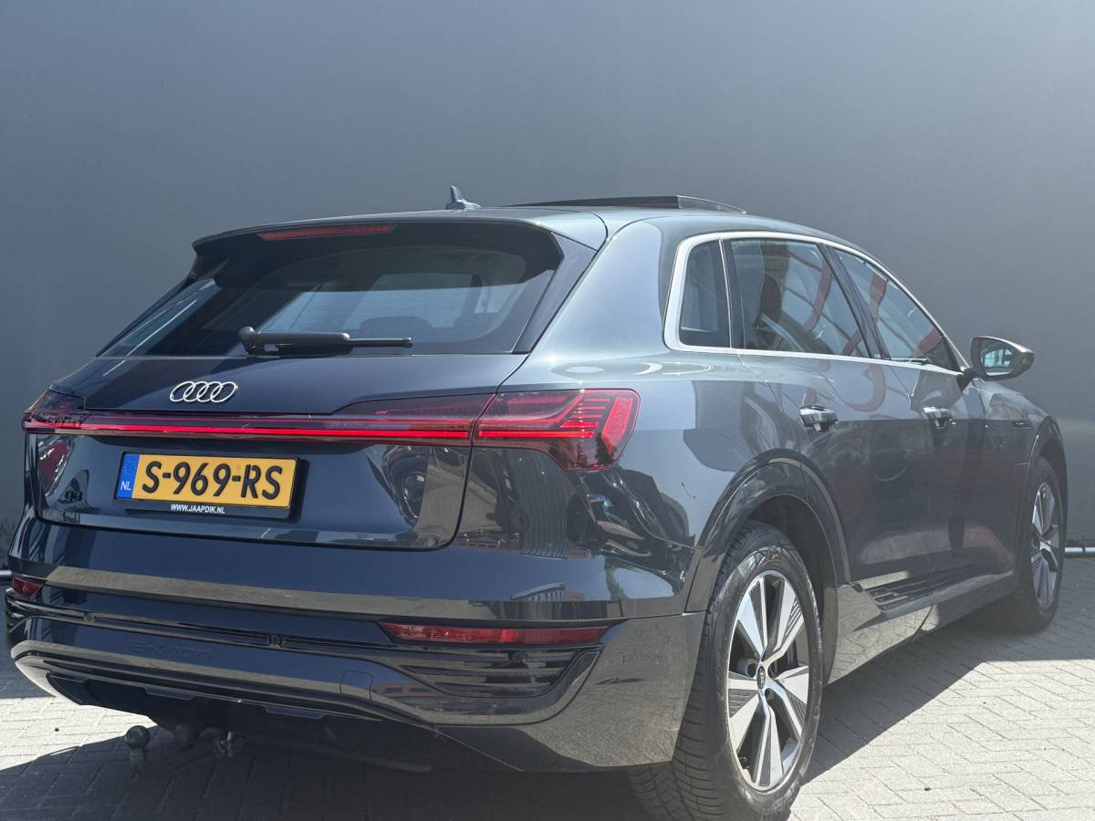 Audi Q8 e-tron Audi Q8 e-tron BWJ 2023 50 quattro340 PK  Edition 95 kWh TREKHAAK | PANO | LEDER | FULL LED | STOELVER. | DAB + | CARPLAY + ANDROID | NAVI | CLIMA | CRUISE | LMV | PDC