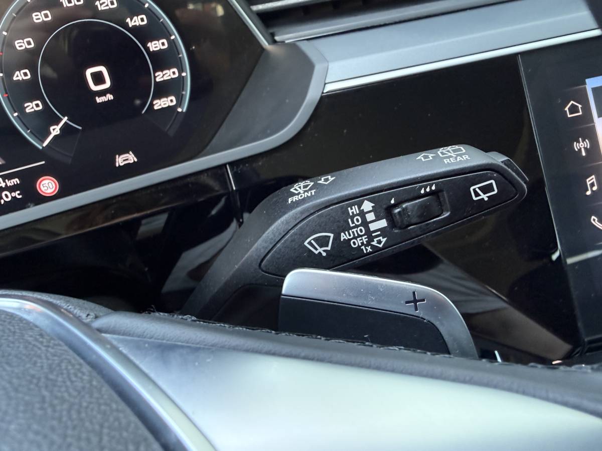 Audi Q8 e-tron Audi Q8 e-tron BWJ 2023 50 quattro340 PK  Edition 95 kWh TREKHAAK | PANO | LEDER | FULL LED | STOELVER. | DAB + | CARPLAY + ANDROID | NAVI | CLIMA | CRUISE | LMV | PDC