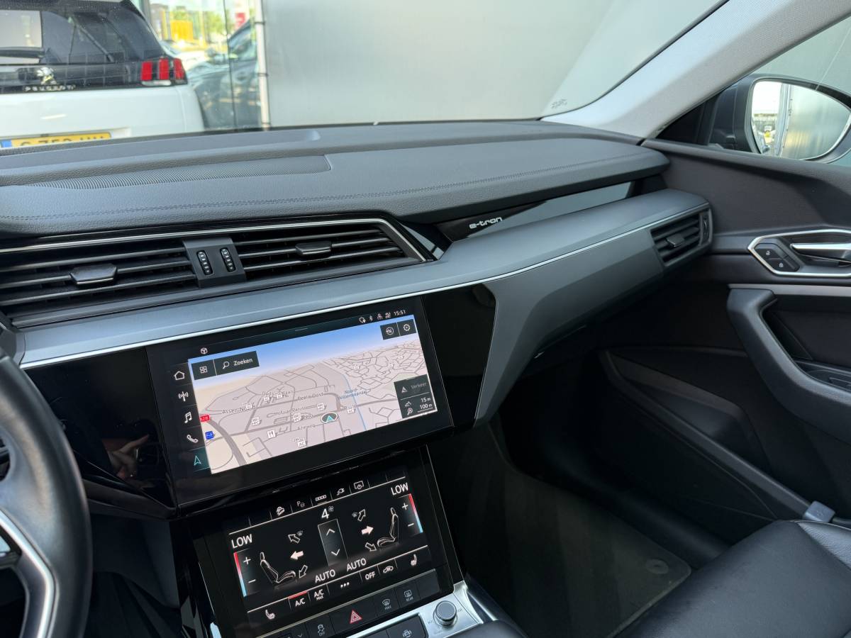 Audi Q8 e-tron Audi Q8 e-tron BWJ 2023 50 quattro340 PK  Edition 95 kWh TREKHAAK | PANO | LEDER | FULL LED | STOELVER. | DAB + | CARPLAY + ANDROID | NAVI | CLIMA | CRUISE | LMV | PDC