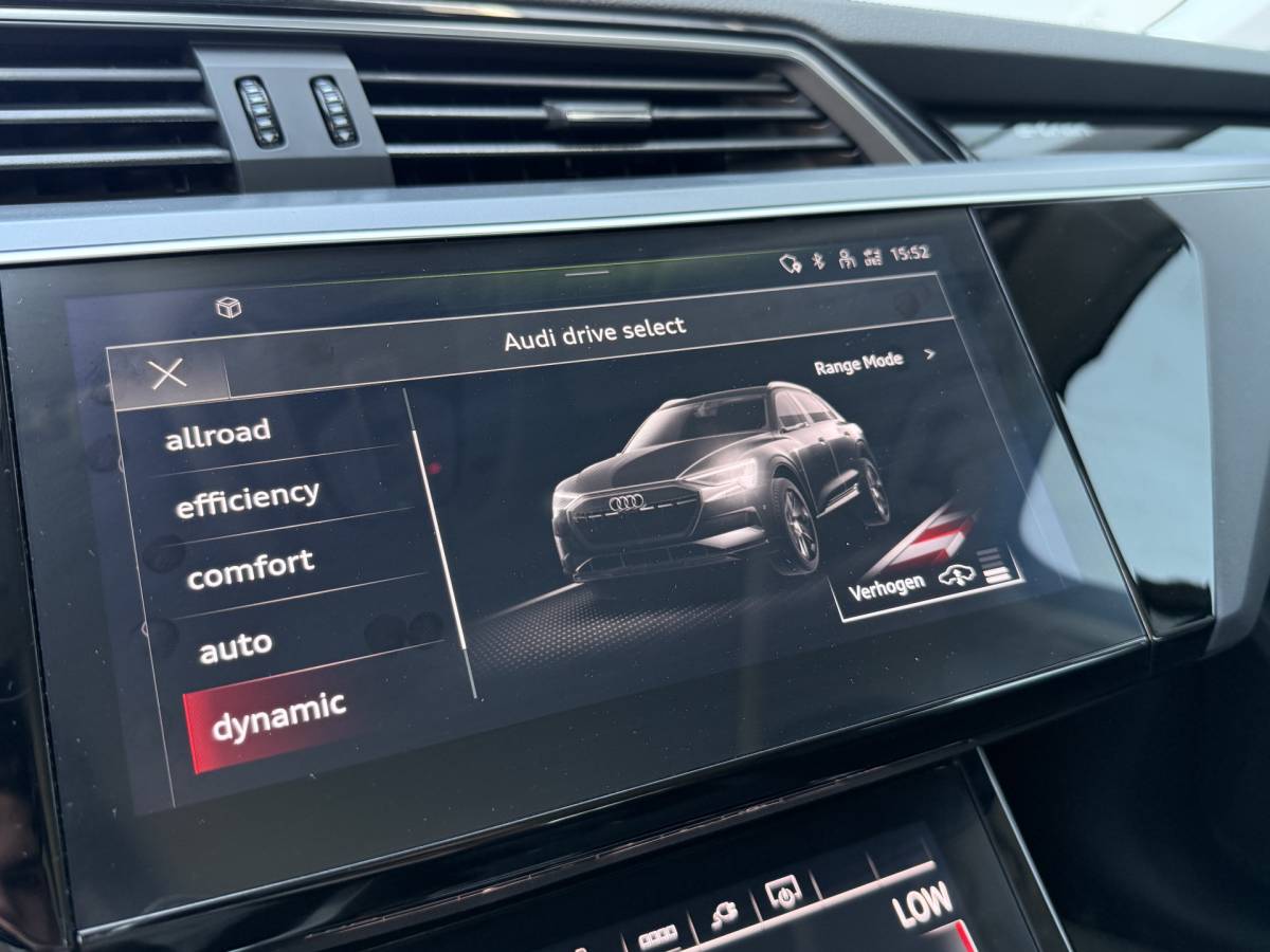 Audi Q8 e-tron Audi Q8 e-tron BWJ 2023 50 quattro340 PK  Edition 95 kWh TREKHAAK | PANO | LEDER | FULL LED | STOELVER. | DAB + | CARPLAY + ANDROID | NAVI | CLIMA | CRUISE | LMV | PDC