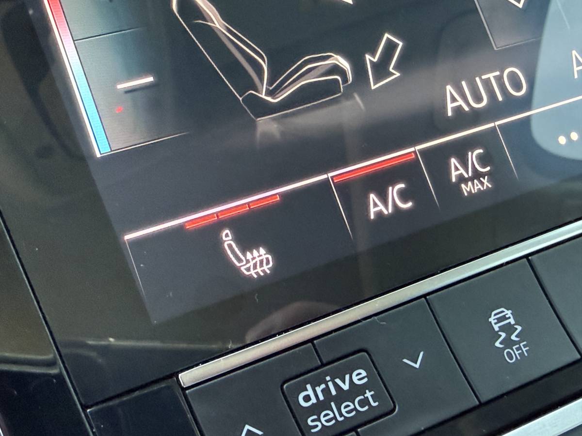 Audi Q8 e-tron Audi Q8 e-tron BWJ 2023 50 quattro340 PK  Edition 95 kWh TREKHAAK | PANO | LEDER | FULL LED | STOELVER. | DAB + | CARPLAY + ANDROID | NAVI | CLIMA | CRUISE | LMV | PDC