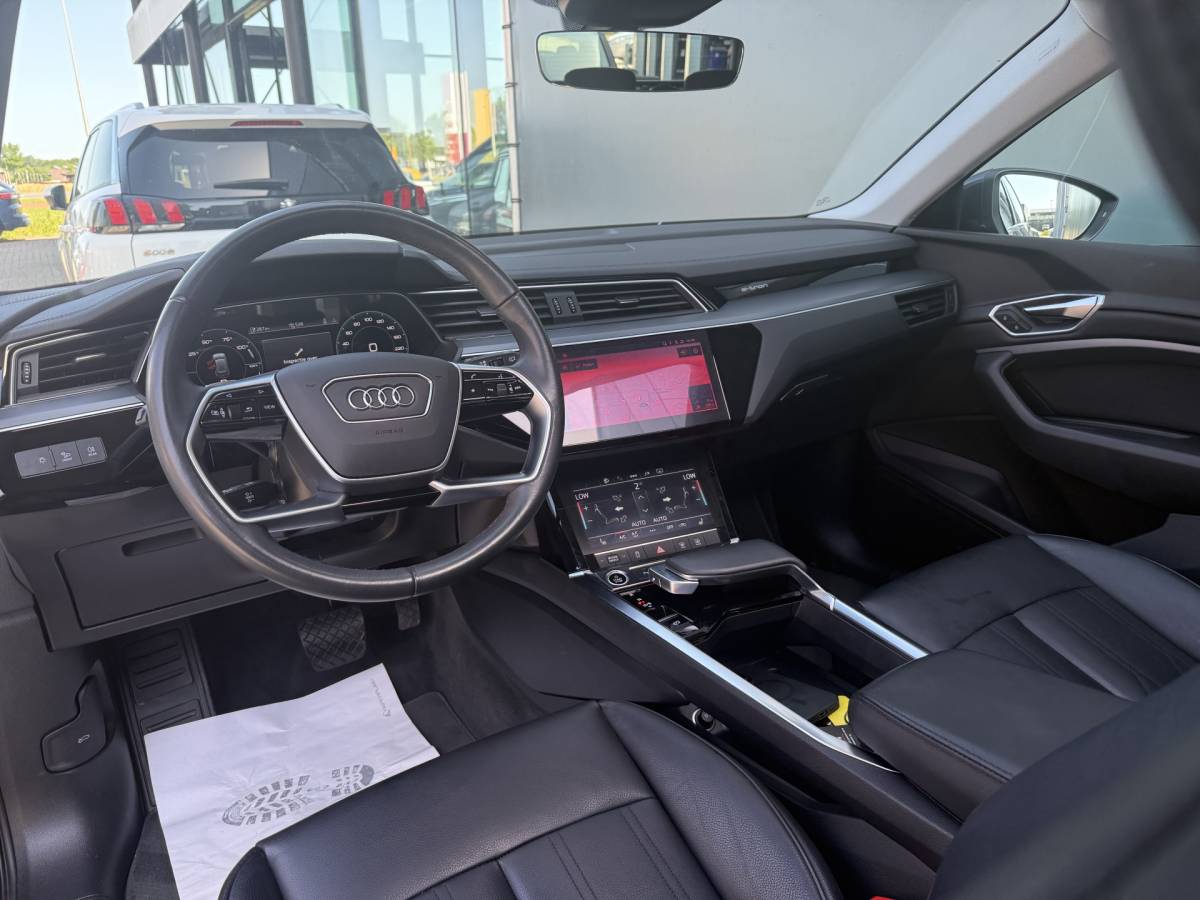 Audi Q8 e-tron Audi Q8 e-tron BWJ 2023 50 quattro340 PK  Edition 95 kWh TREKHAAK | PANO | LEDER | FULL LED | STOELVER. | DAB + | CARPLAY + ANDROID | NAVI | CLIMA | CRUISE | LMV | PDC