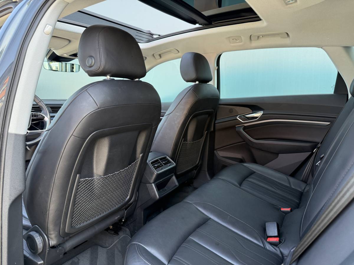 Audi Q8 e-tron Audi Q8 e-tron BWJ 2023 50 quattro340 PK  Edition 95 kWh TREKHAAK | PANO | LEDER | FULL LED | STOELVER. | DAB + | CARPLAY + ANDROID | NAVI | CLIMA | CRUISE | LMV | PDC