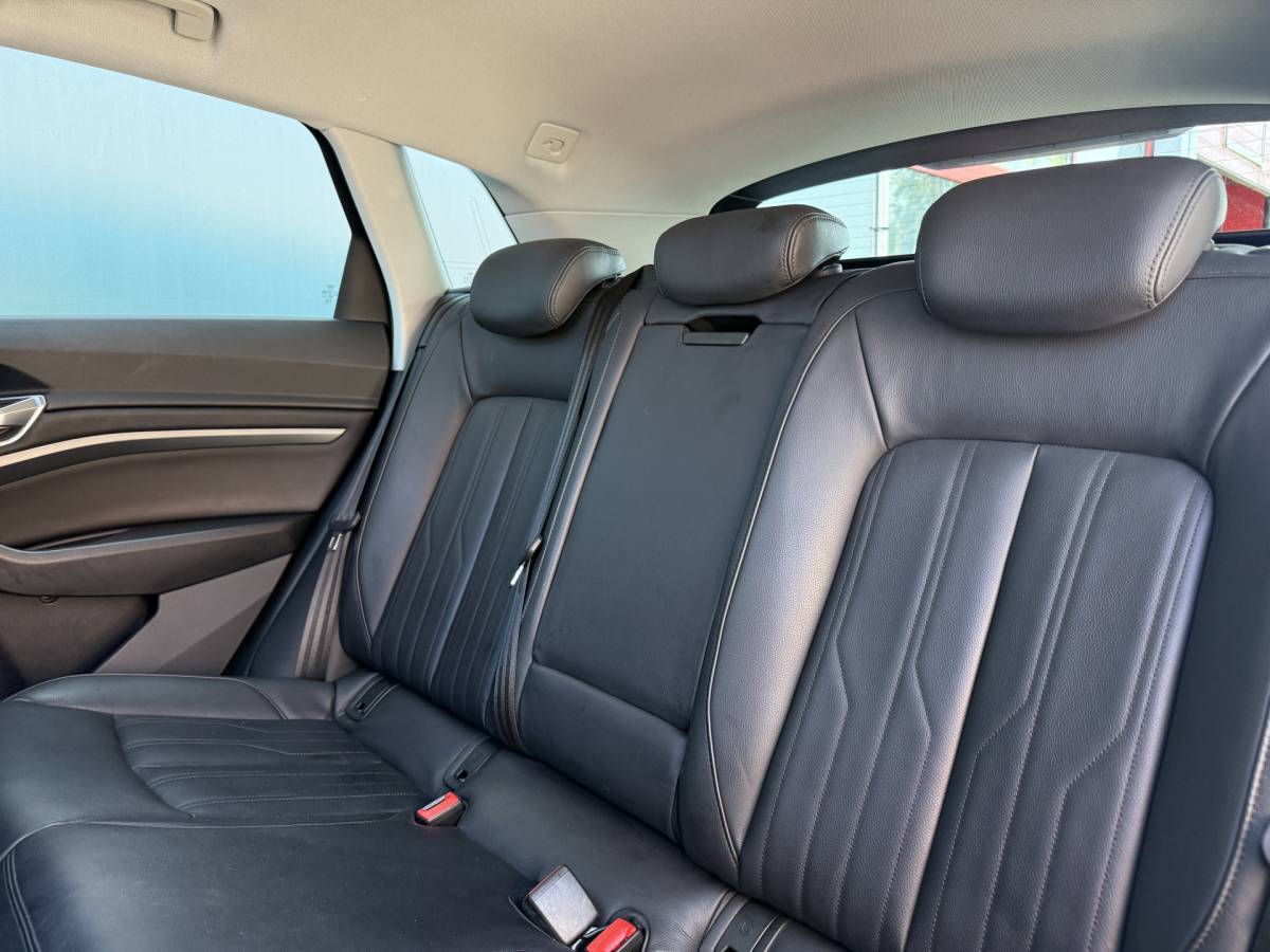 Audi Q8 e-tron Audi Q8 e-tron BWJ 2023 50 quattro340 PK  Edition 95 kWh TREKHAAK | PANO | LEDER | FULL LED | STOELVER. | DAB + | CARPLAY + ANDROID | NAVI | CLIMA | CRUISE | LMV | PDC