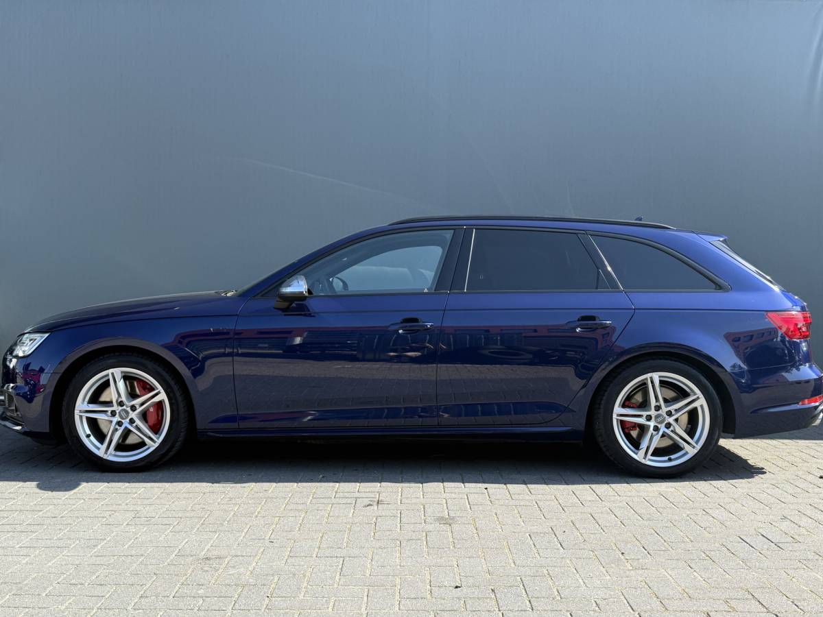 Audi A4 Audi A4 Avant BWJ 2017 3.0 TFSI S4 quattro 354 PK  Pro Line Plus V6 AUTOMAAT | TREKHAAK | FULL LED | ADAPTIVE CRUISE | STOELVERW. | HEAD-UP DISPLAY | CAMERA | HALF LEDER | ELEKTR. ACHTERKLEP | NAVI | CLIMA | LMV | PDC