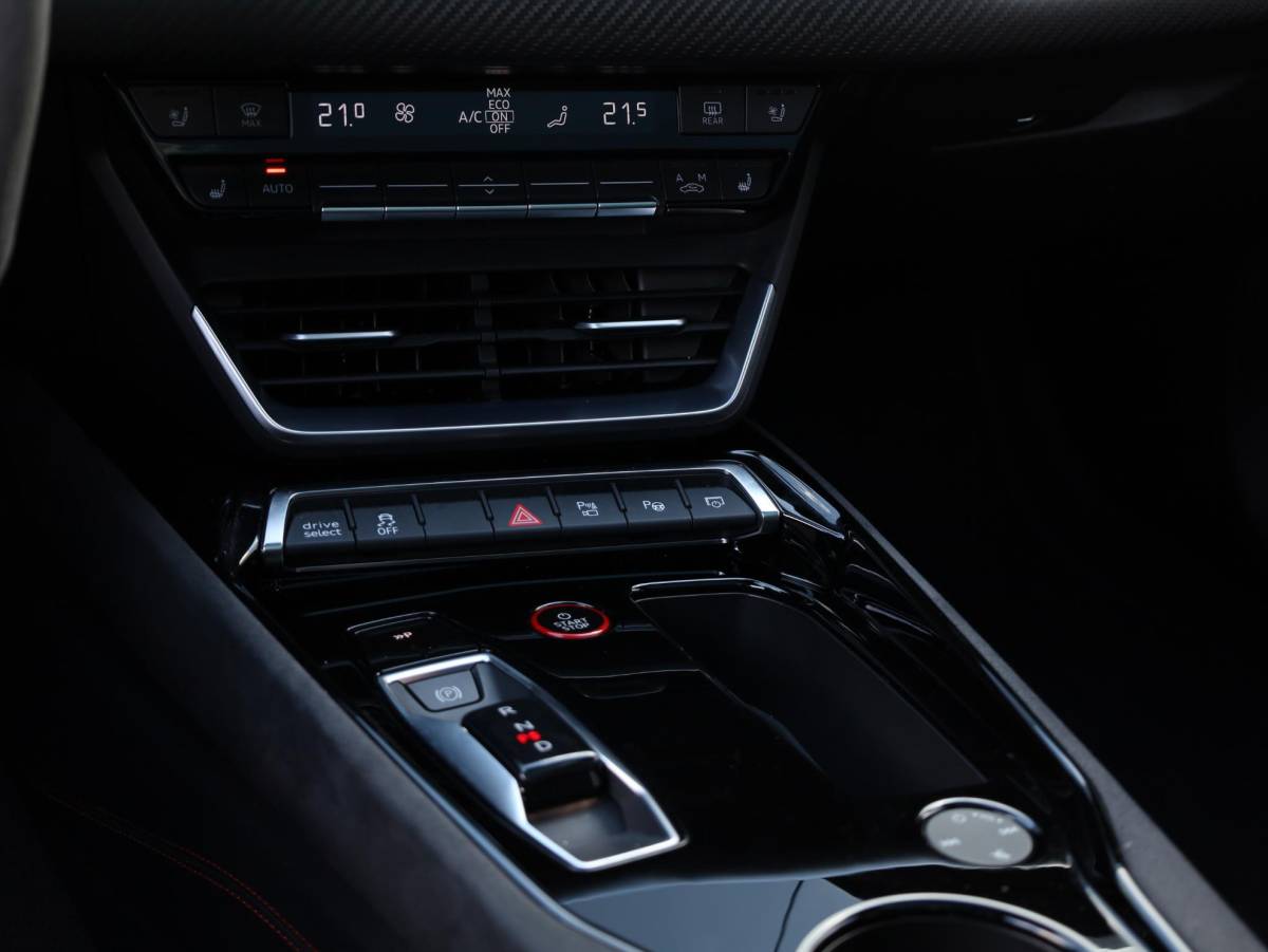Audi e-tron GT Audi e-tron GT RS 93 kWh 600PK | SOH 91% | Panodak | Leer | B&O | Laser LED | 4Wielsturing | HuD | 360° |