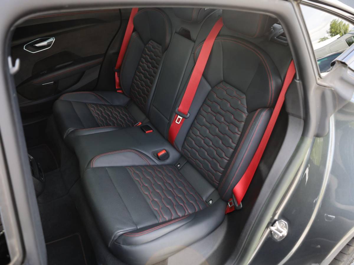 Audi e-tron GT Audi e-tron GT RS 93 kWh 600PK | SOH 91% | Panodak | Leer | B&O | Laser LED | 4Wielsturing | HuD | 360° |