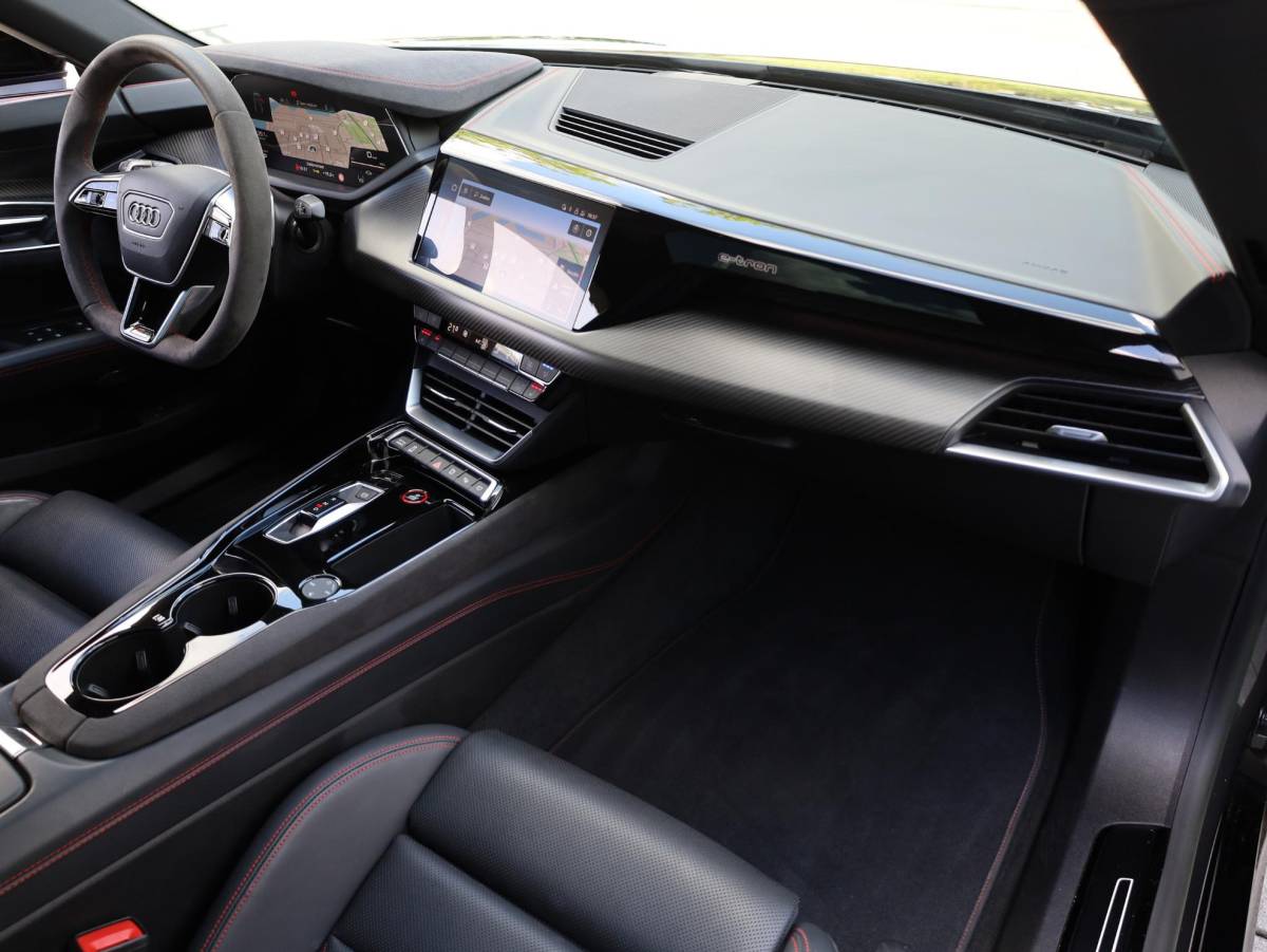 Audi e-tron GT Audi e-tron GT RS 93 kWh 600PK | SOH 91% | Panodak | Leer | B&O | Laser LED | 4Wielsturing | HuD | 360° |