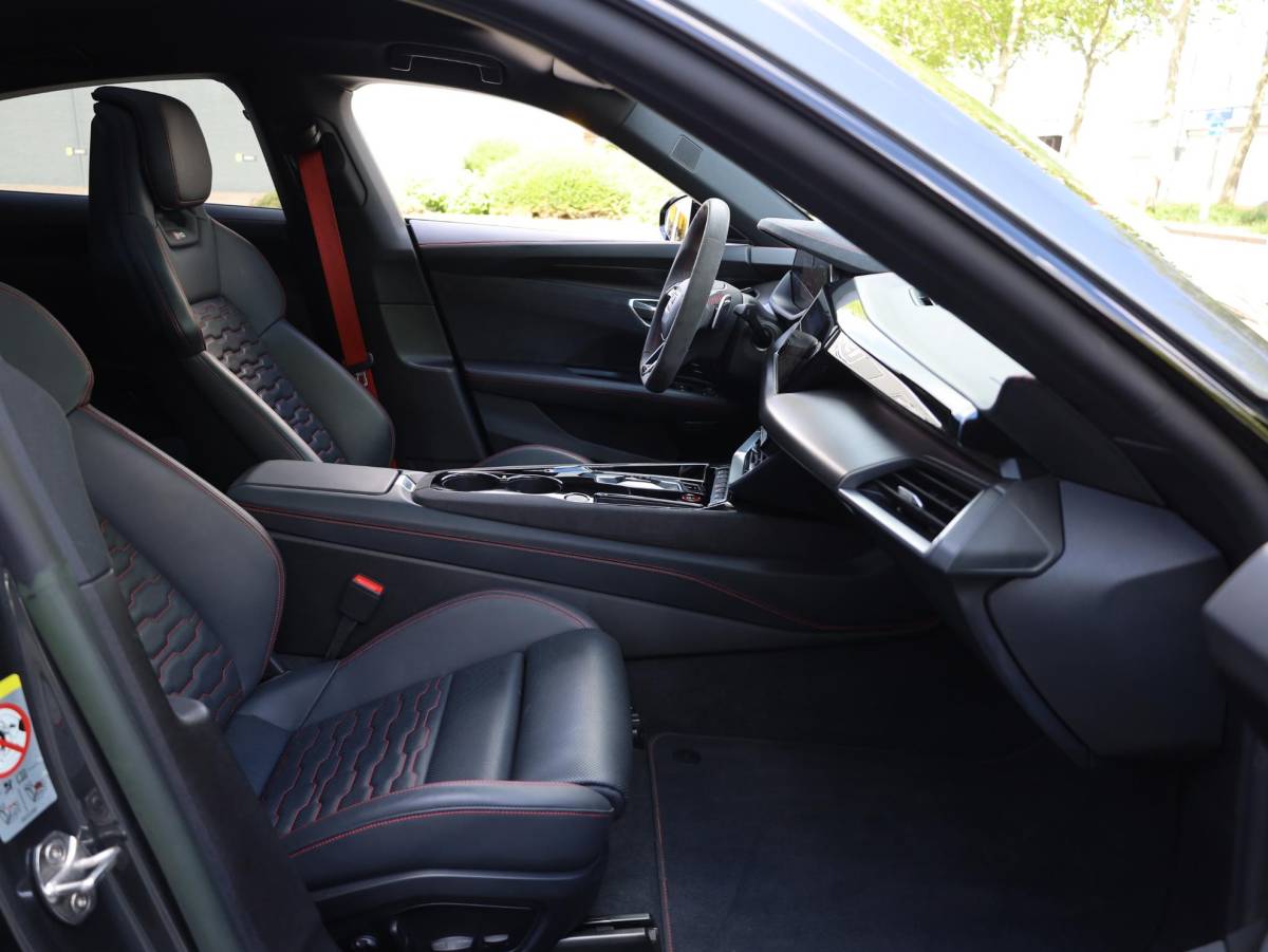 Audi e-tron GT Audi e-tron GT RS 93 kWh 600PK | SOH 91% | Panodak | Leer | B&O | Laser LED | 4Wielsturing | HuD | 360° |