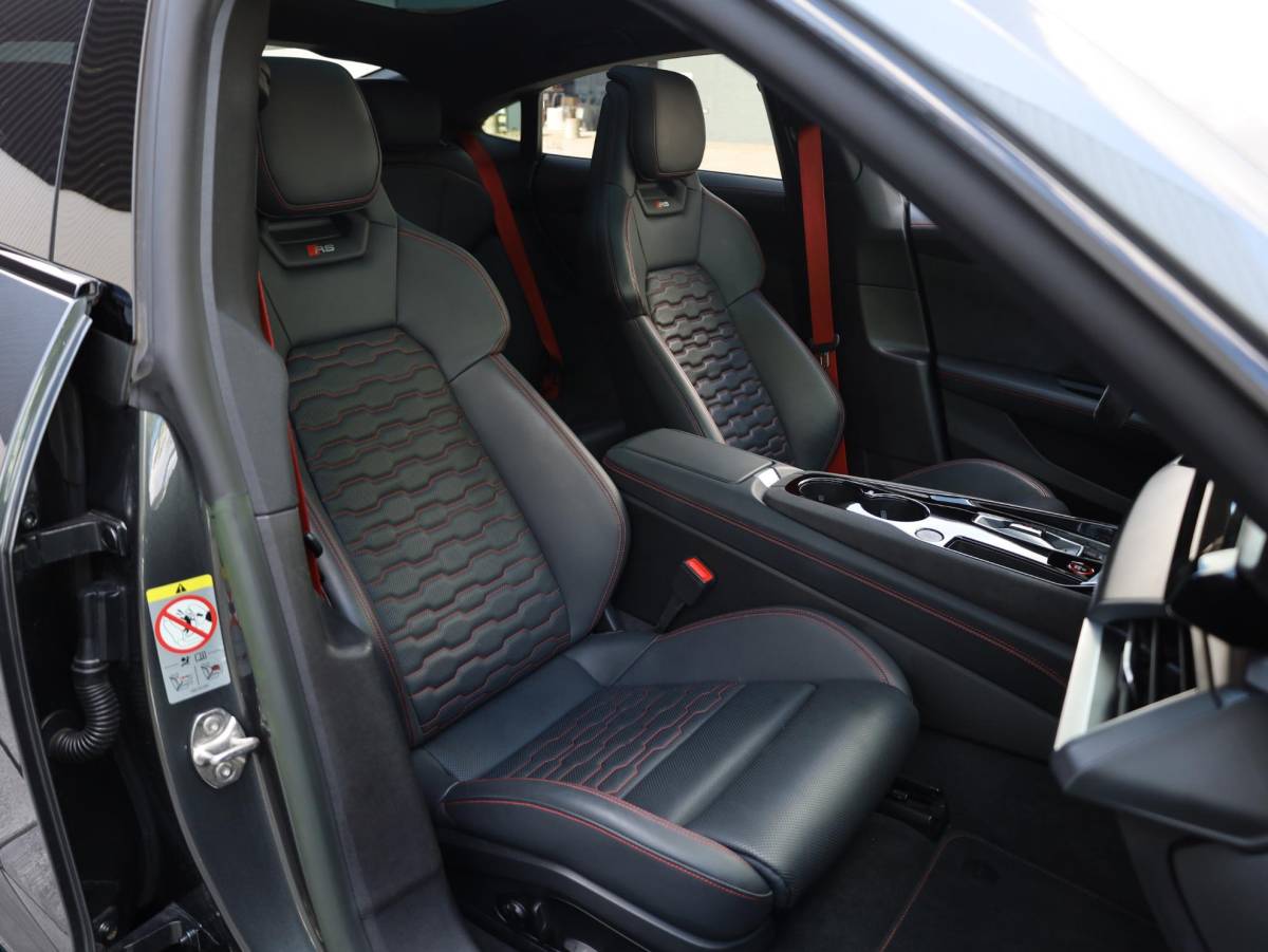 Audi e-tron GT Audi e-tron GT RS 93 kWh 600PK | SOH 91% | Panodak | Leer | B&O | Laser LED | 4Wielsturing | HuD | 360° |
