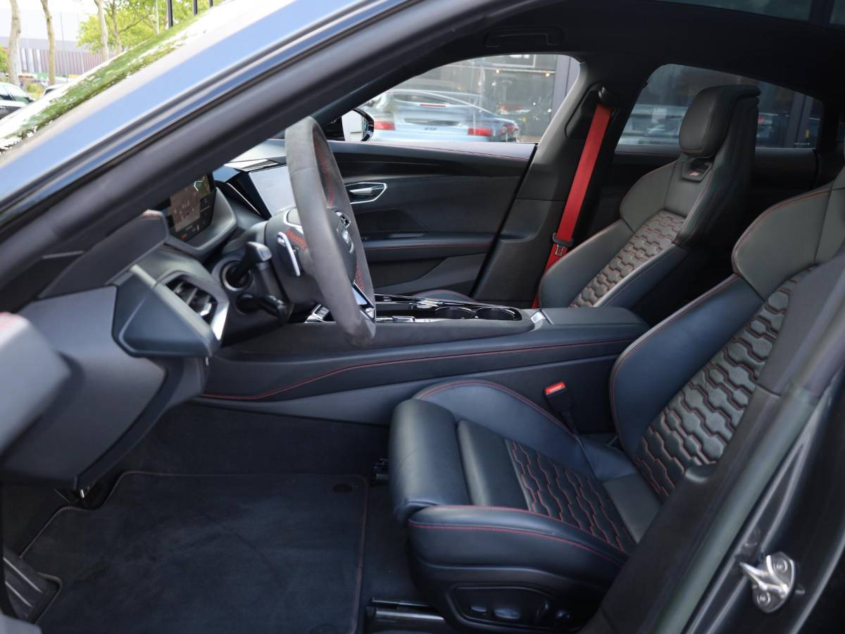 Audi e-tron GT Audi e-tron GT RS 93 kWh 600PK | SOH 91% | Panodak | Leer | B&O | Laser LED | 4Wielsturing | HuD | 360° |