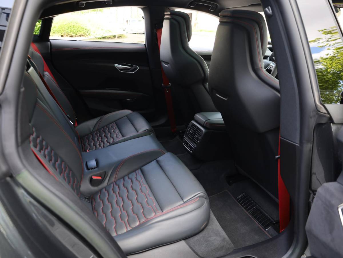 Audi e-tron GT Audi e-tron GT RS 93 kWh 600PK | SOH 91% | Panodak | Leer | B&O | Laser LED | 4Wielsturing | HuD | 360° |