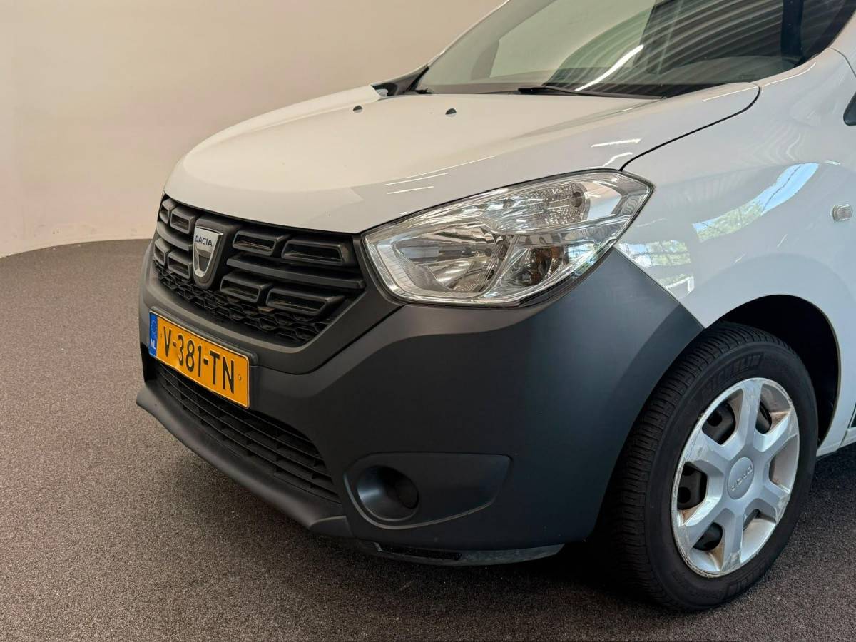 Dacia Dokker Dacia Dokker 1.5 dCi 75 Essential Navigatie Bluetooth Cruise Control Trekhaak zijschuifdeur  airco LEES OPMERKINGEN