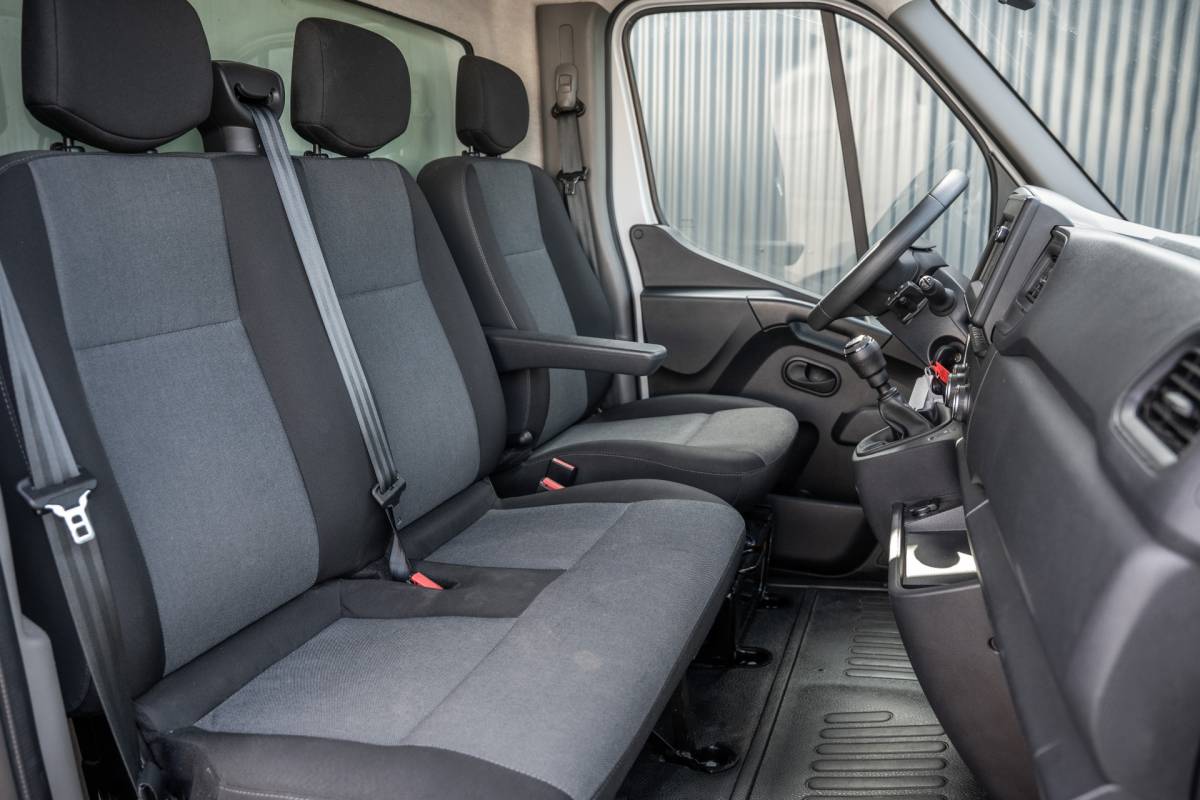 Renault Master Renault Master 2.3dCi | Bakwagen met Laadklep | LED | Carplay | Camera | Cruise
