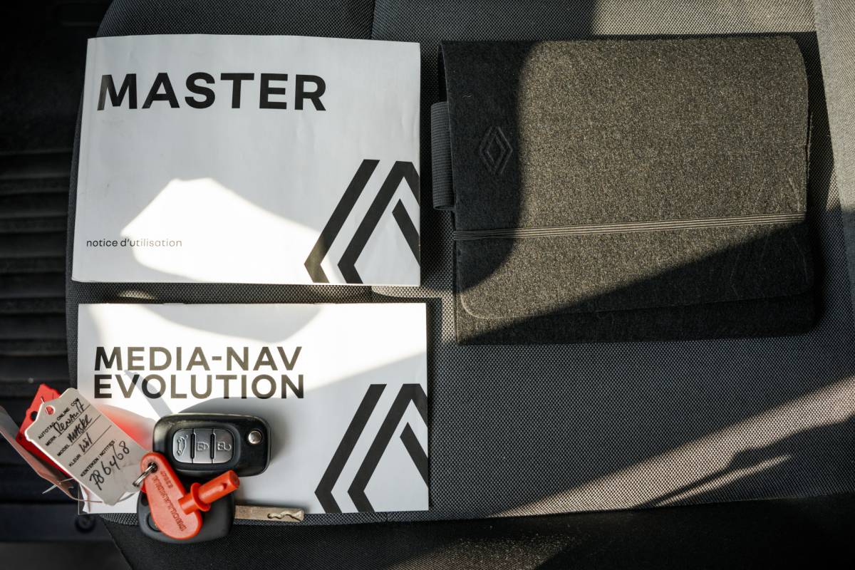 Renault Master Renault Master 2.3dCi | Bakwagen met Laadklep | LED | Carplay | Camera | Cruise