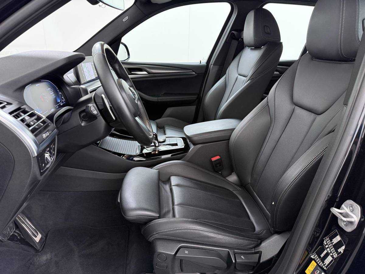 BMW X3 BMW X3 xDrive30e VAN: 40.900,- VOOR: 38.877,- UW WKVOORDEEL: 2.023,-PHEV | M-SPORT| DEALER ONDERHOUDEN| CAMERA| ELEKTRISCHE ACHTERKLEP| APPLE CARPLAY| RIJKLAARPRIJS