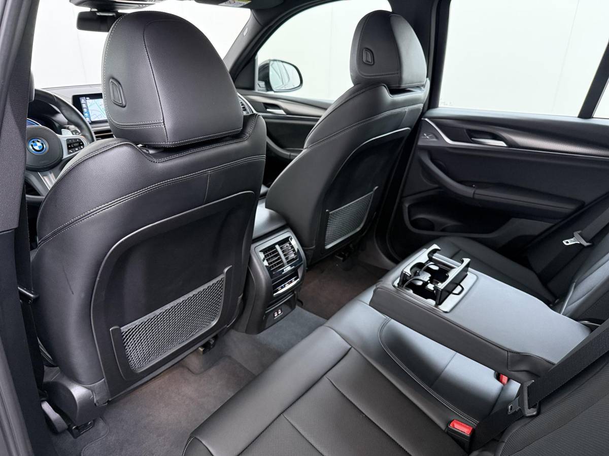 BMW X3 BMW X3 xDrive30e VAN: 40.900,- VOOR: 38.877,- UW WKVOORDEEL: 2.023,-PHEV | M-SPORT| DEALER ONDERHOUDEN| CAMERA| ELEKTRISCHE ACHTERKLEP| APPLE CARPLAY| RIJKLAARPRIJS