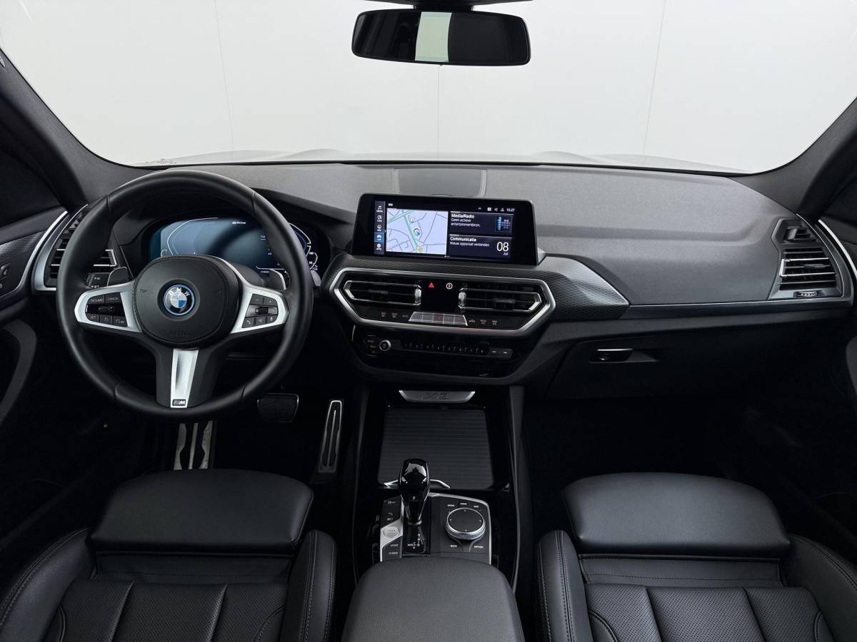 BMW X3 BMW X3 xDrive30e VAN: 40.900,- VOOR: 38.877,- UW WKVOORDEEL: 2.023,-PHEV | M-SPORT| DEALER ONDERHOUDEN| CAMERA| ELEKTRISCHE ACHTERKLEP| APPLE CARPLAY| RIJKLAARPRIJS