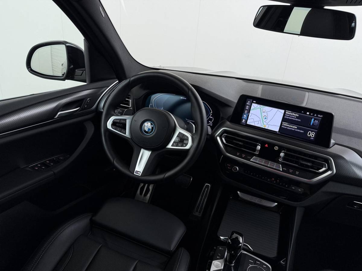 BMW X3 BMW X3 xDrive30e VAN: 40.900,- VOOR: 38.877,- UW WKVOORDEEL: 2.023,-PHEV | M-SPORT| DEALER ONDERHOUDEN| CAMERA| ELEKTRISCHE ACHTERKLEP| APPLE CARPLAY| RIJKLAARPRIJS