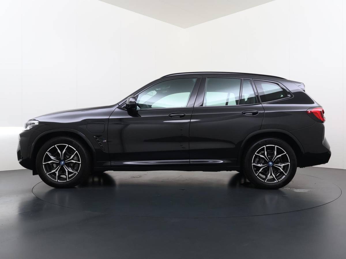 BMW X3 BMW X3 xDrive30e VAN: 40.900,- VOOR: 38.877,- UW WKVOORDEEL: 2.023,-PHEV | M-SPORT| DEALER ONDERHOUDEN| CAMERA| ELEKTRISCHE ACHTERKLEP| APPLE CARPLAY| RIJKLAARPRIJS