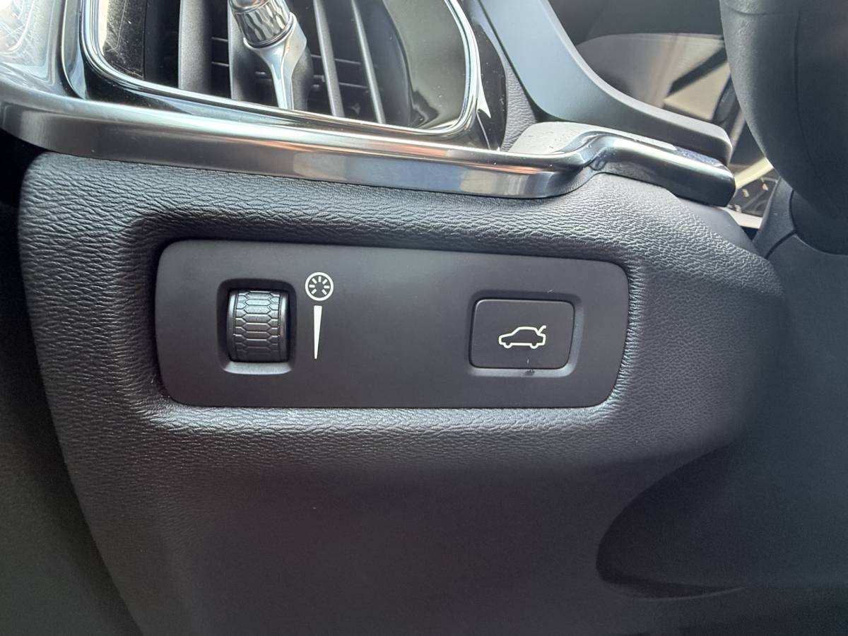 Volvo S60 Volvo S60 BWJ 2021 2.0 B4 198 PK Inscription AUTOMAAT | FULL LED | HARMAN/KARDON | LEDER | KEYLESS |  ELEKTR. STOELEN | ADAPTIVE CRUISE | STOEL + STUURVERW. | DAB + | CAMERA | DODE HOEK | LMV | PDC