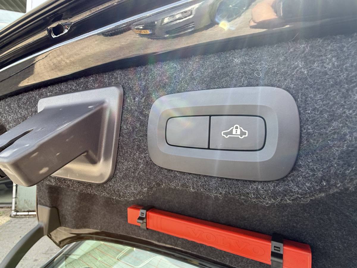 Volvo S60 Volvo S60 BWJ 2021 2.0 B4 198 PK Inscription AUTOMAAT | FULL LED | HARMAN/KARDON | LEDER | KEYLESS |  ELEKTR. STOELEN | ADAPTIVE CRUISE | STOEL + STUURVERW. | DAB + | CAMERA | DODE HOEK | LMV | PDC