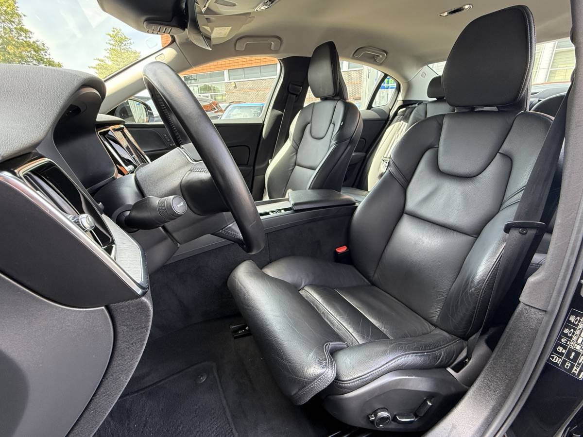 Volvo S60 Volvo S60 BWJ 2021 2.0 B4 198 PK Inscription AUTOMAAT | FULL LED | HARMAN/KARDON | LEDER | KEYLESS |  ELEKTR. STOELEN | ADAPTIVE CRUISE | STOEL + STUURVERW. | DAB + | CAMERA | DODE HOEK | LMV | PDC