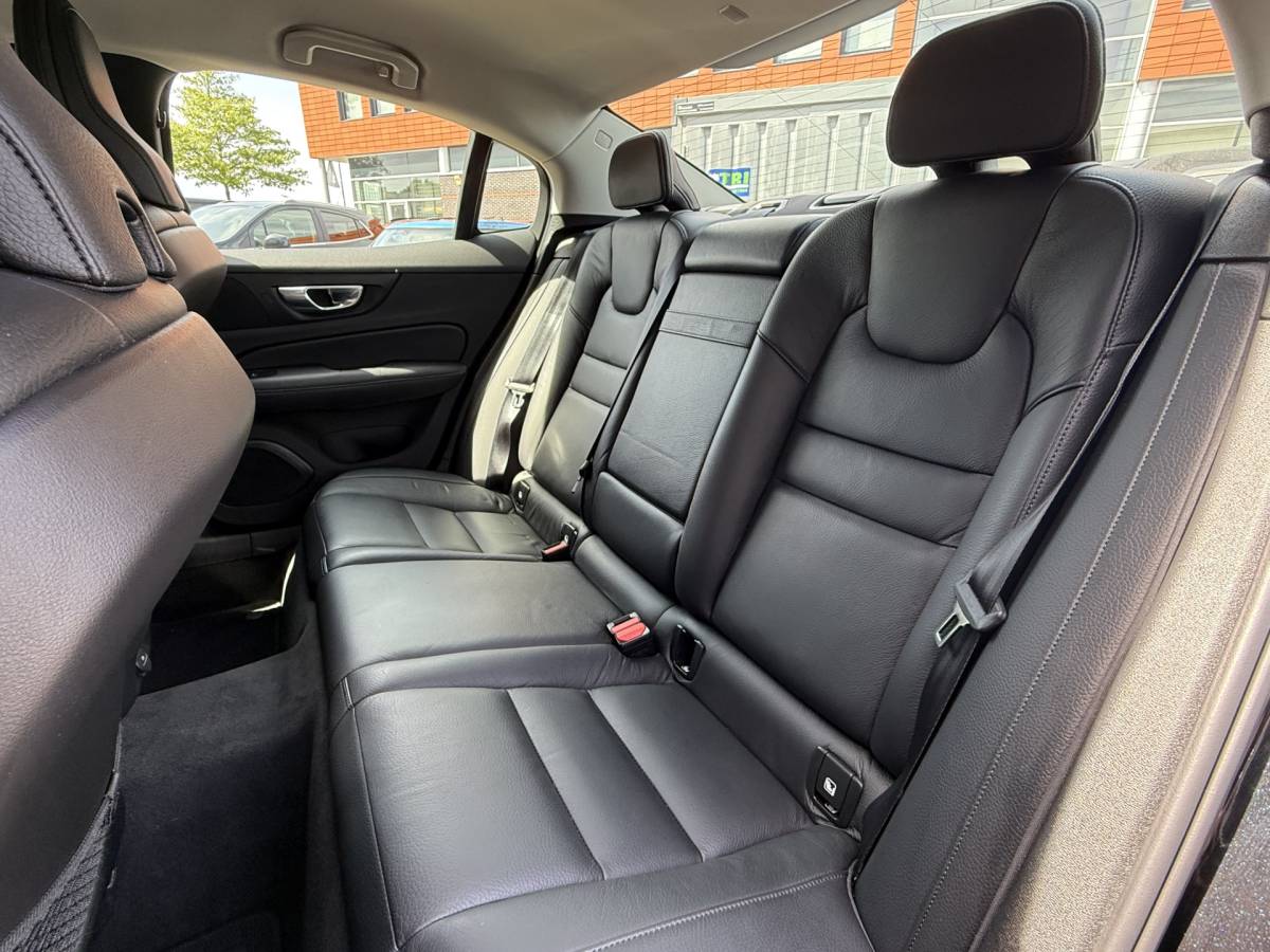 Volvo S60 Volvo S60 BWJ 2021 2.0 B4 198 PK Inscription AUTOMAAT | FULL LED | HARMAN/KARDON | LEDER | KEYLESS |  ELEKTR. STOELEN | ADAPTIVE CRUISE | STOEL + STUURVERW. | DAB + | CAMERA | DODE HOEK | LMV | PDC