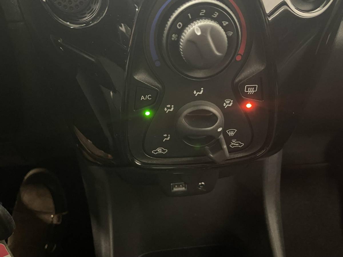 Citroën C1 Citroen C1 1.0 VTi Feel Airco Carplay Navi Achteruitrijcamera Techno Pack