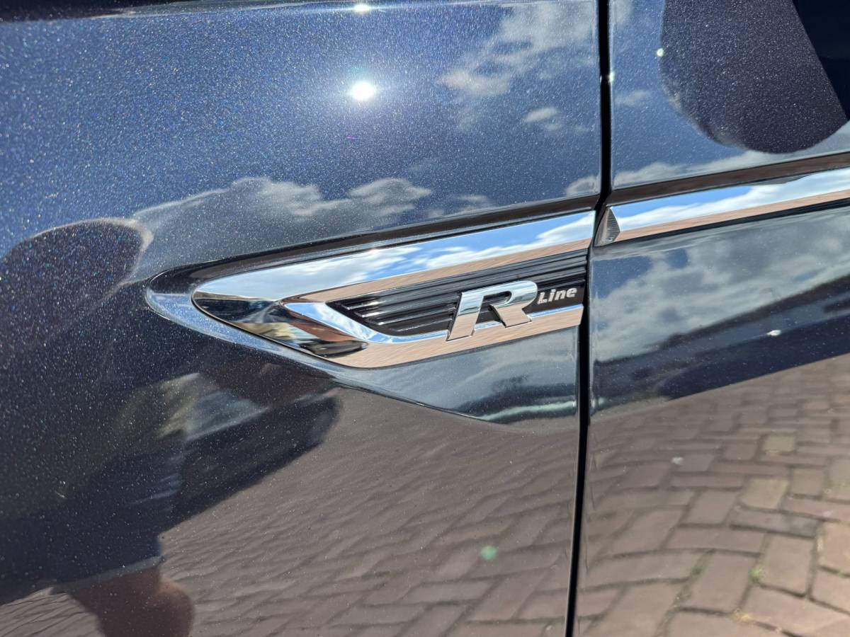 Volkswagen Tiguan Volkswagen Tiguan 1.4 TSI SOUND Business R-Line **PANO + TREKH + LEDER + MEMORY**