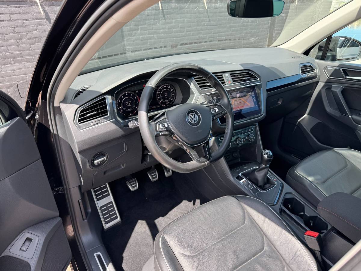 Volkswagen Tiguan Volkswagen Tiguan 1.4 TSI SOUND Business R-Line **PANO + TREKH + LEDER + MEMORY**